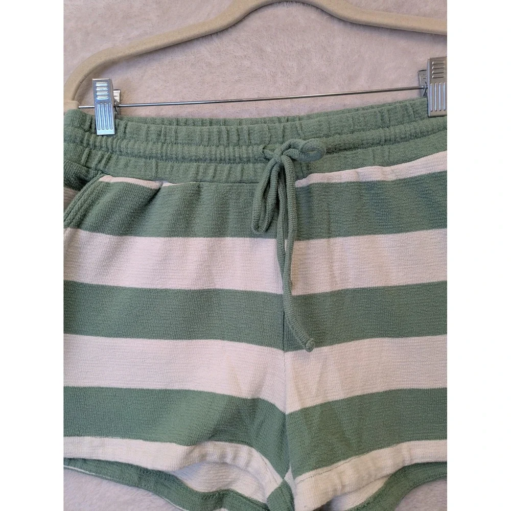 Maurices Shorts Women's Medium Green White Striped Lounge Elastic Waist‎ Casual